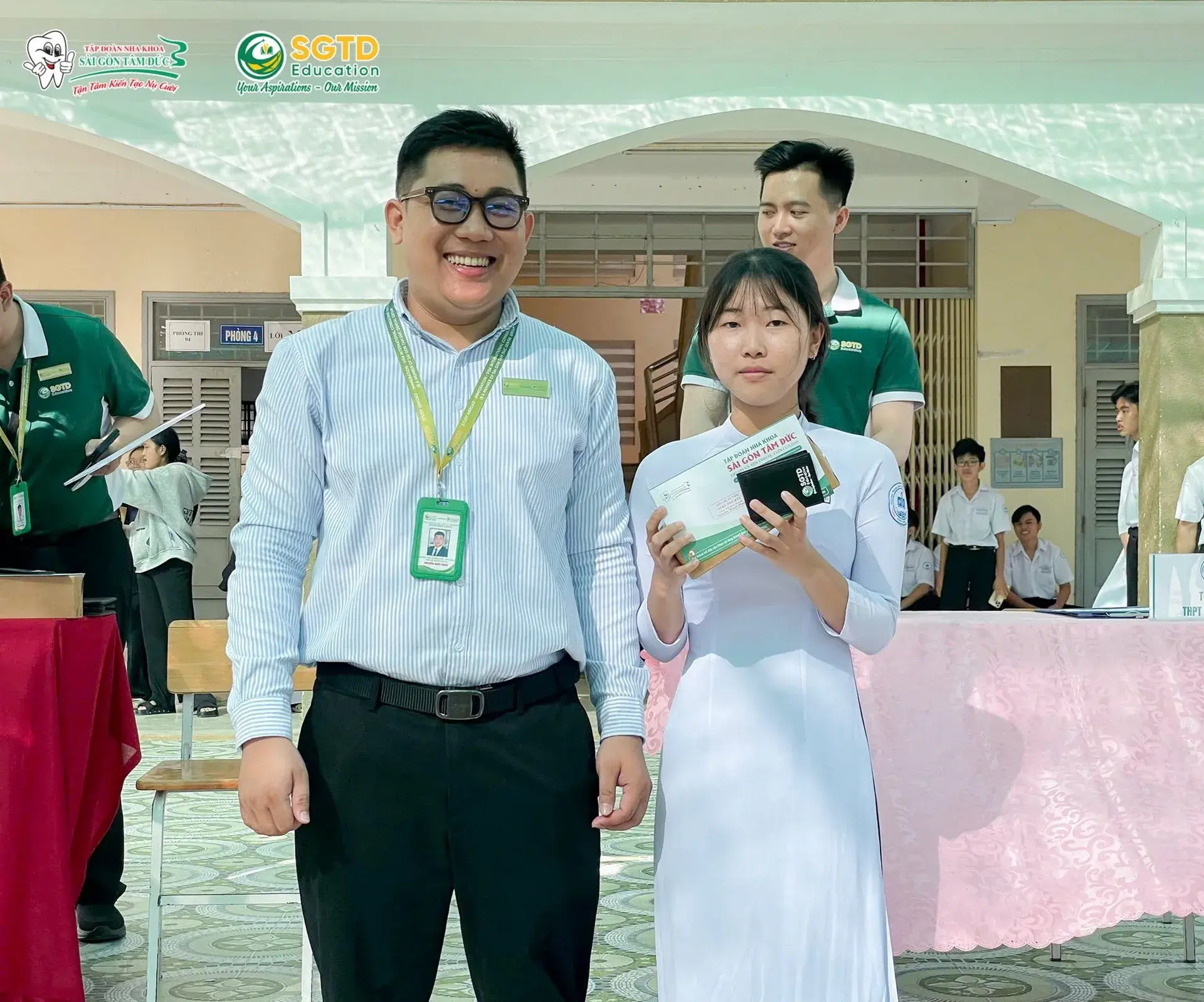 Học sinh đặt câu hỏi trong buổi sinh hoạt