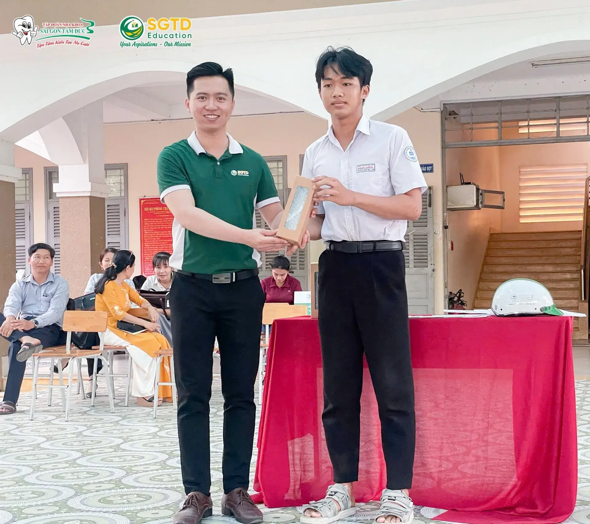 Buổi sinh hoạt dưới cờ đầu tuần tại Trường THPT Phan Liêm