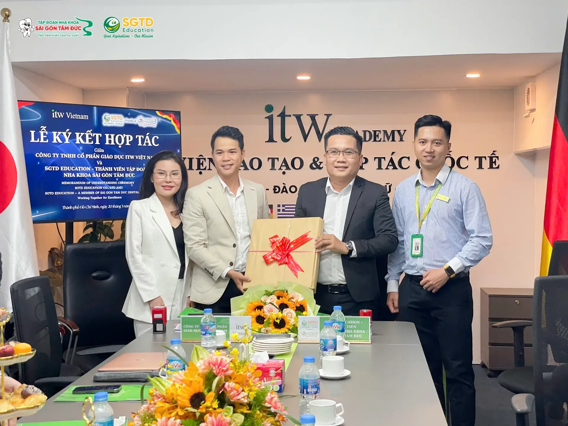 Không khí lễ ký kết hợp tác giữa SGTD Education và ITW Vietnam