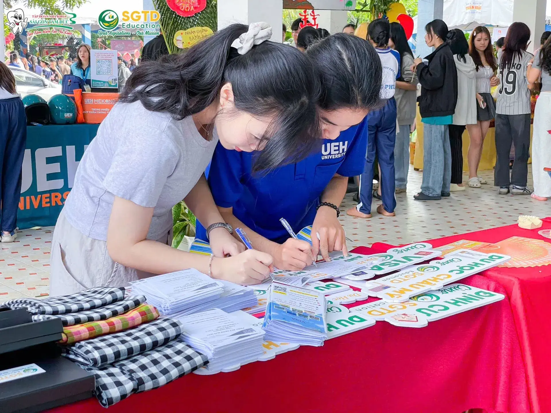 Buổi tư vấn trực tiếp ngay tại ngày hội