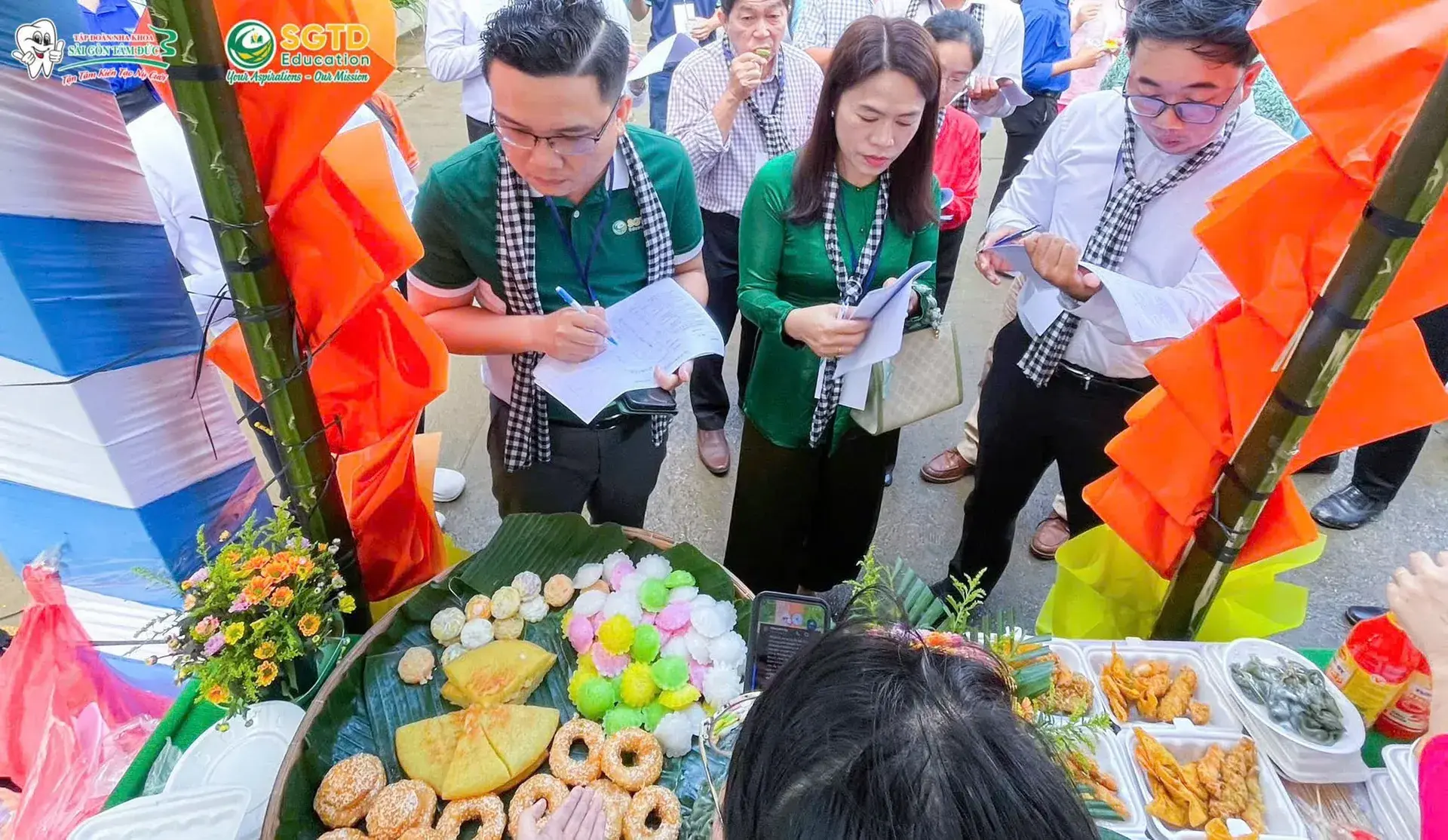 Đại diện nhà trường và nhà tài trợ tại chương trình