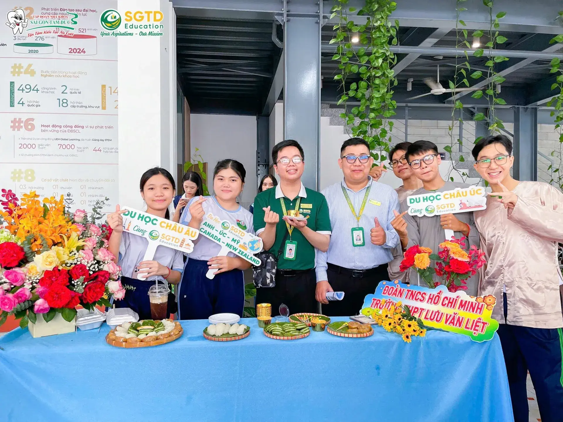 Những gian hàng cuối cùng thu dọn sau ngày hội