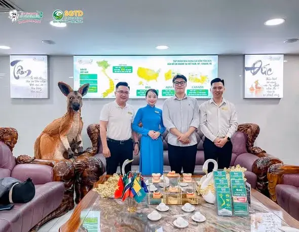Buổi tiếp khách tại phòng khách văn phòng