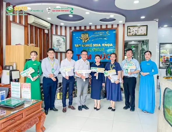 Đội ngũ SGTD Education đón đoàn đối tác ITW tại quầy lễ tân