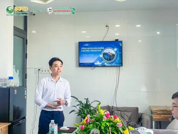 Đại diện trình bày tổng quan sản phẩm chương trình Đức