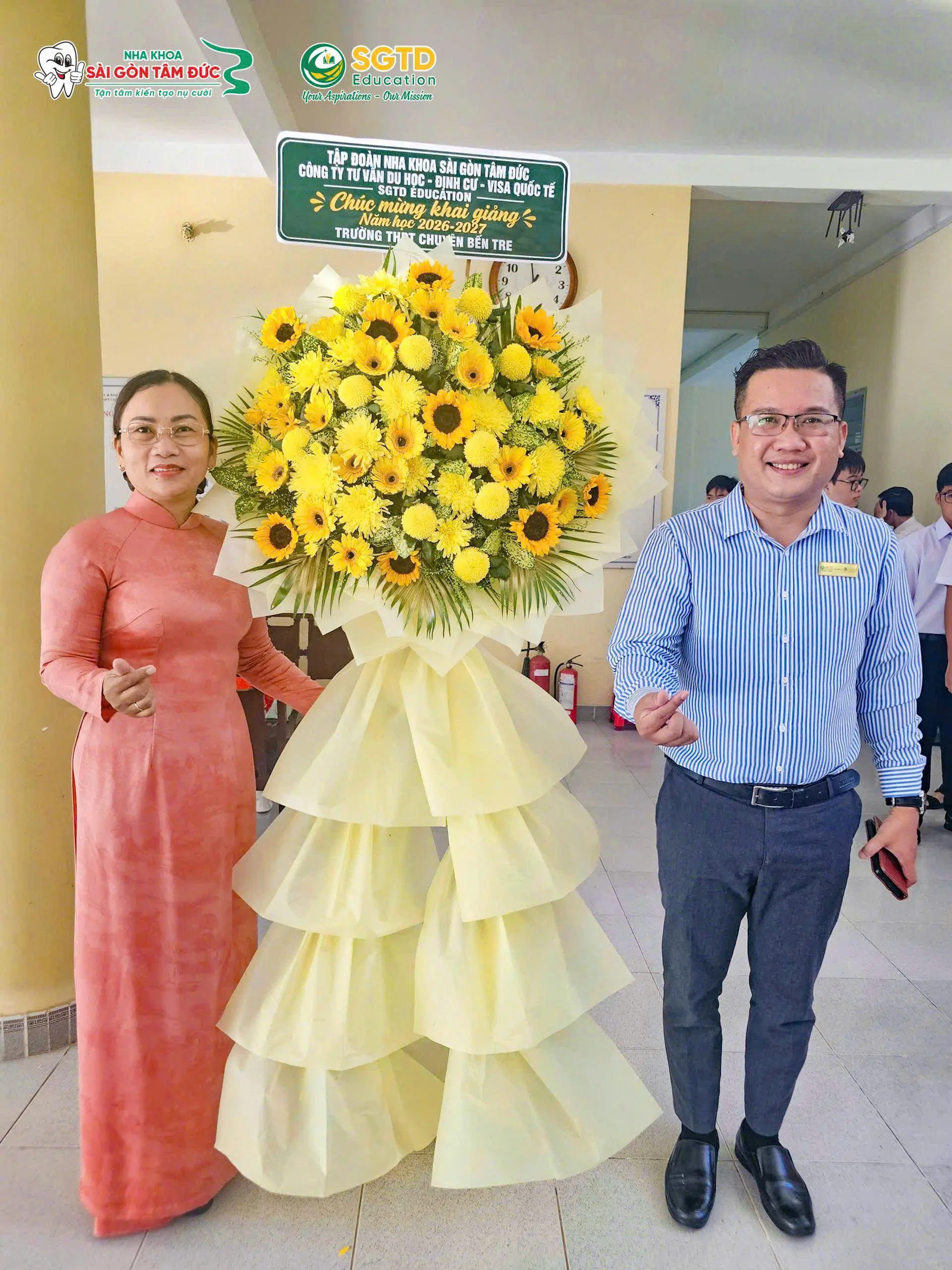 Lẵng hoa chúc mừng năm học mới tại Trường THPT Chuyên Bến Tre
