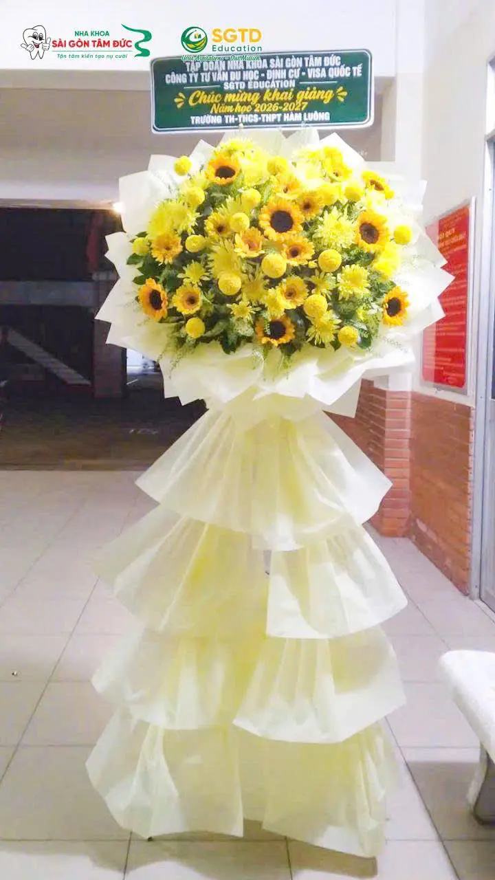 Hoa chúc mừng từ SGTD Education và Tập đoàn Nha khoa Sài Gòn Tâm Đức gửi đến Trường TH - THCS - THPT Hàm Luông