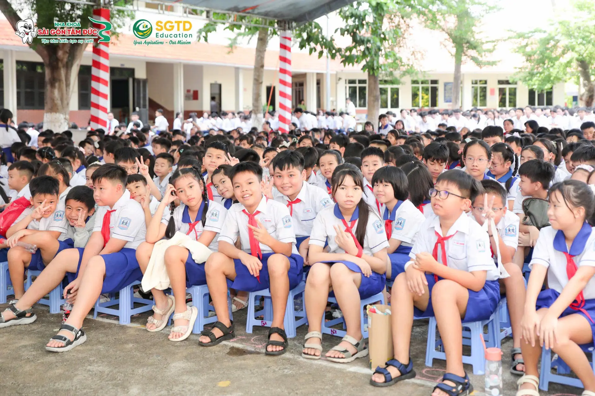 Học sinh Trường TH - THCS - THPT Hàm Luông trong ngày khai giảng năm học mới