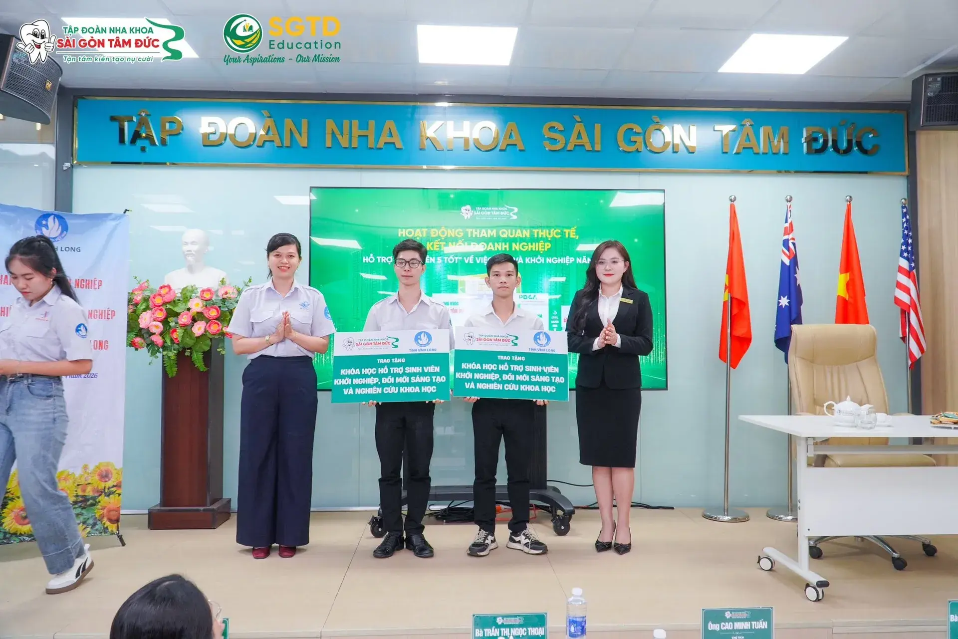 Sinh viên lắng nghe chia sẻ về tư duy khởi nghiệp