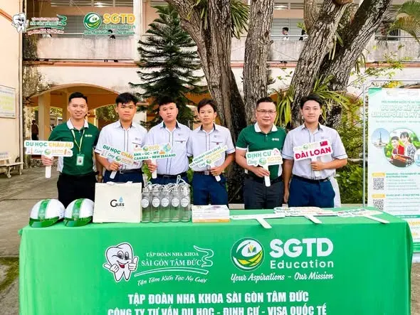 Buổi sinh hoạt dưới cờ đầu tuần tại sân trường