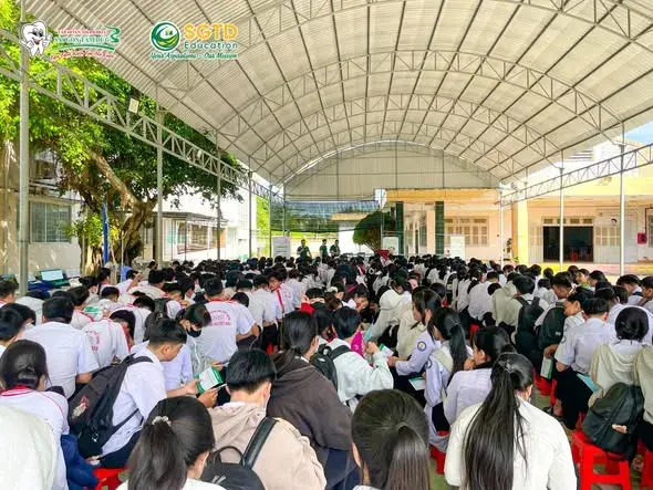 Buổi sinh hoạt dưới cờ đầu tuần tại sân trường