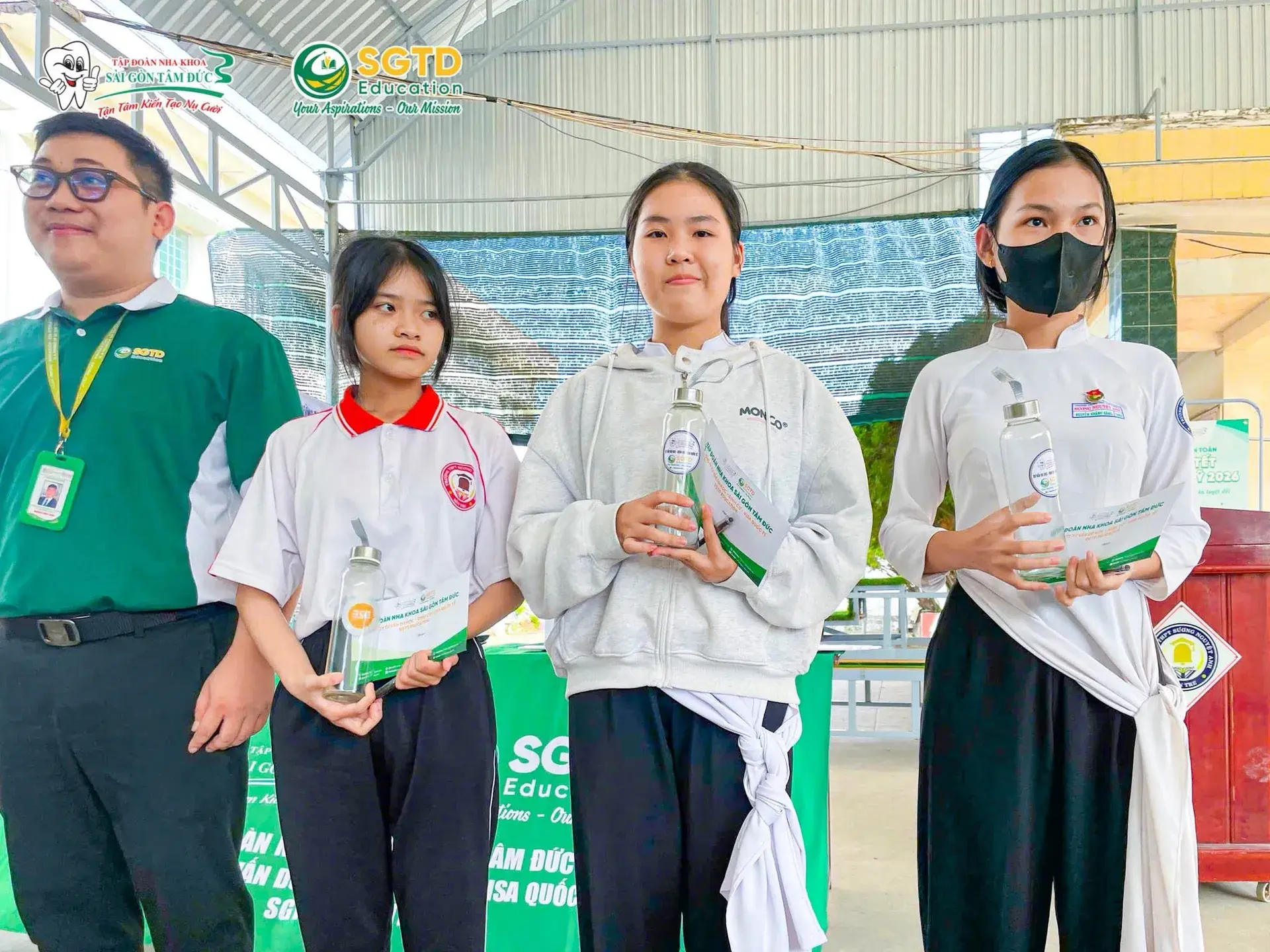 Học sinh đặt câu hỏi trực tiếp