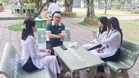 Buổi sinh hoạt dưới cờ đầu tuần tại sân trường