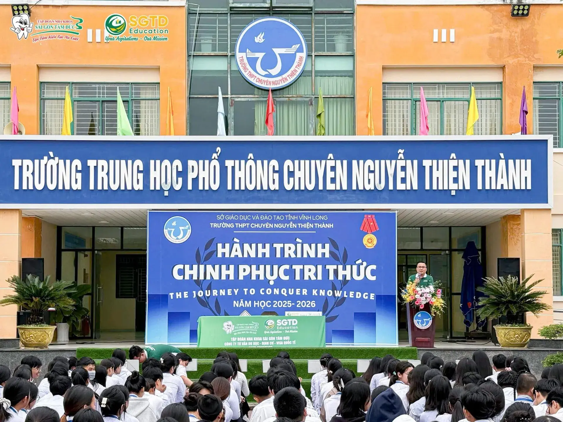 Học sinh đặt câu hỏi trực tiếp