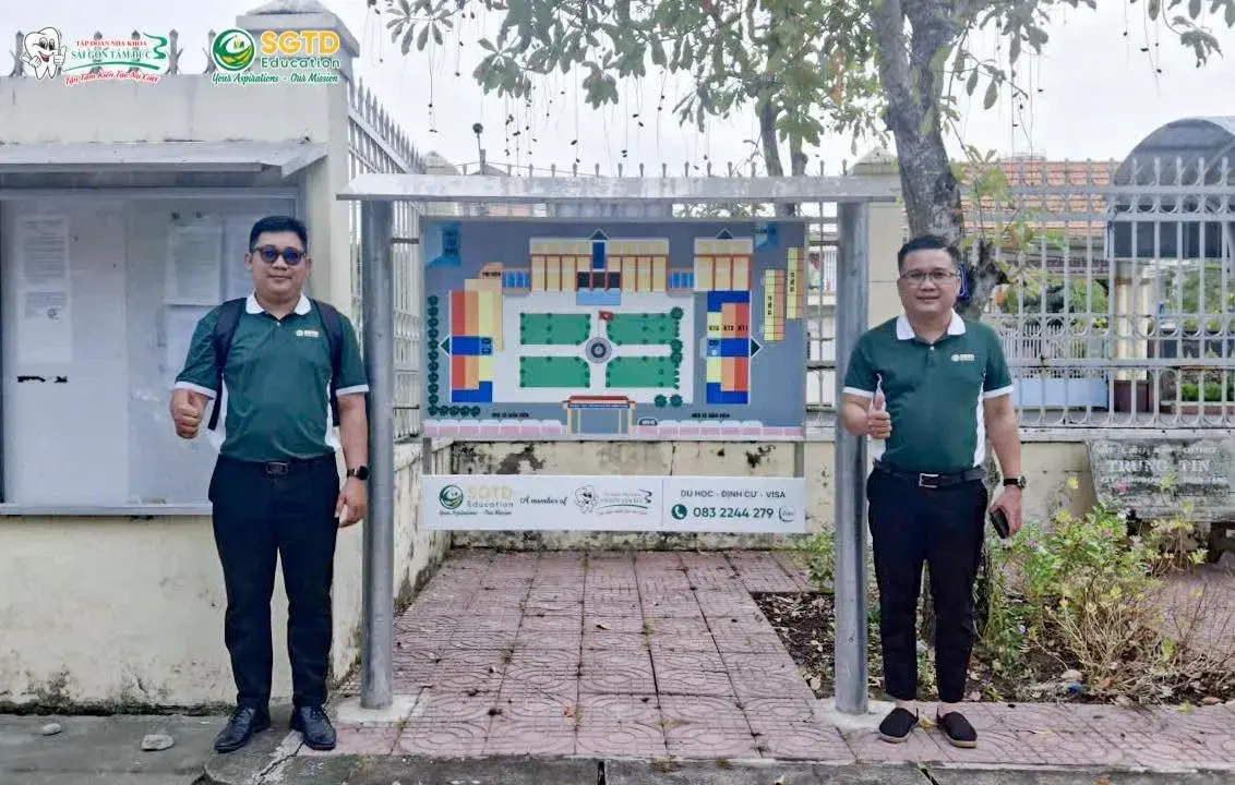 Không khí sôi nổi trong sân trường
