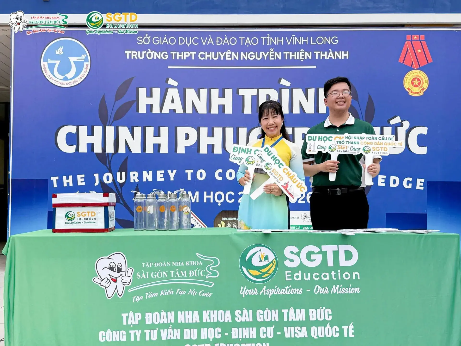 Buổi sinh hoạt dưới cờ đầu tuần tại sân trường