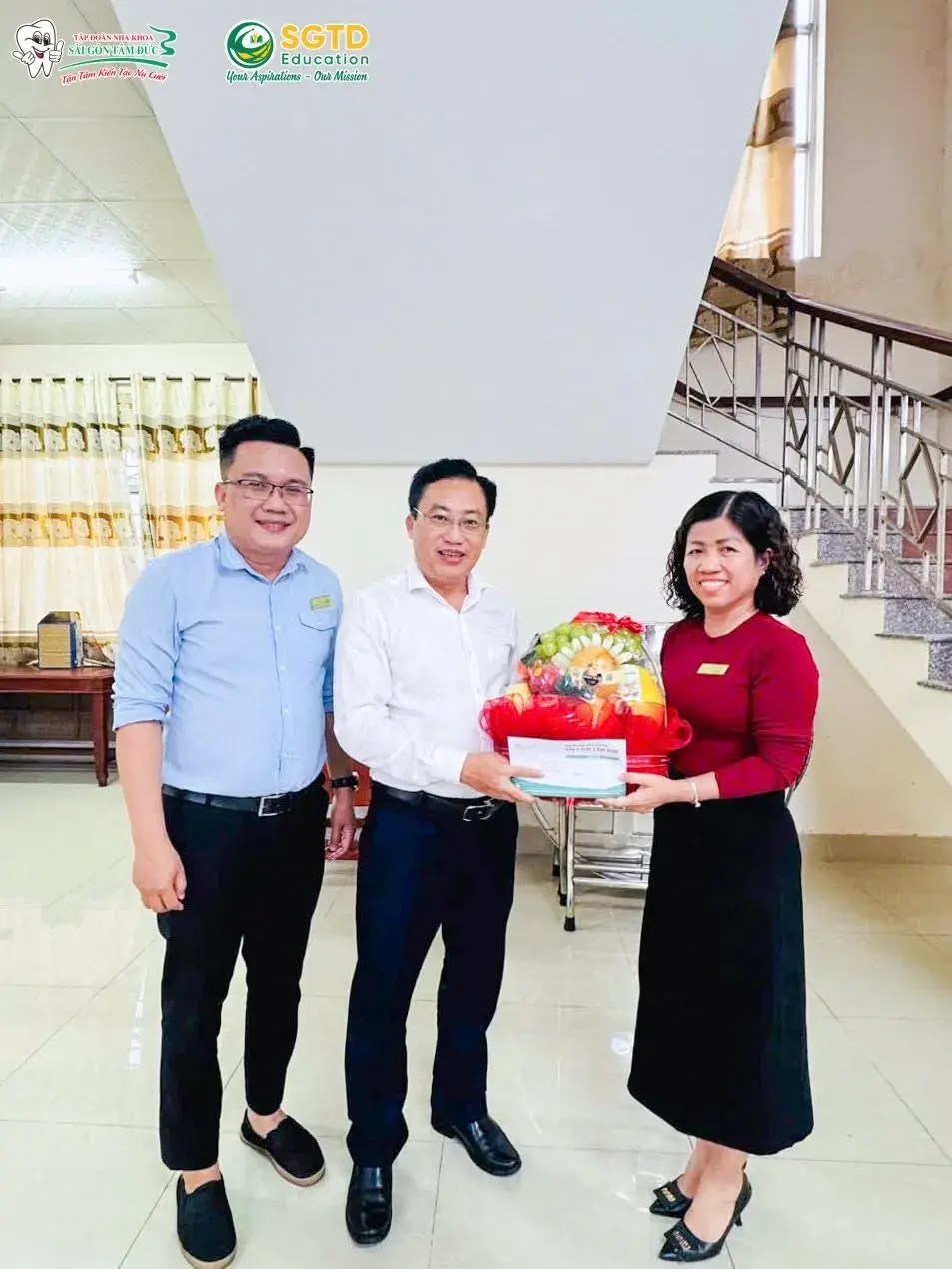 Khoảnh khắc lưu niệm sau buổi làm việc cùng chính quyền xã