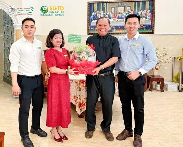 SGTD Education – Lan Tỏa Niềm Vui Giáng Sinh, Gửi Trao Giá Trị Tri Thức đến Các Họ Đạo