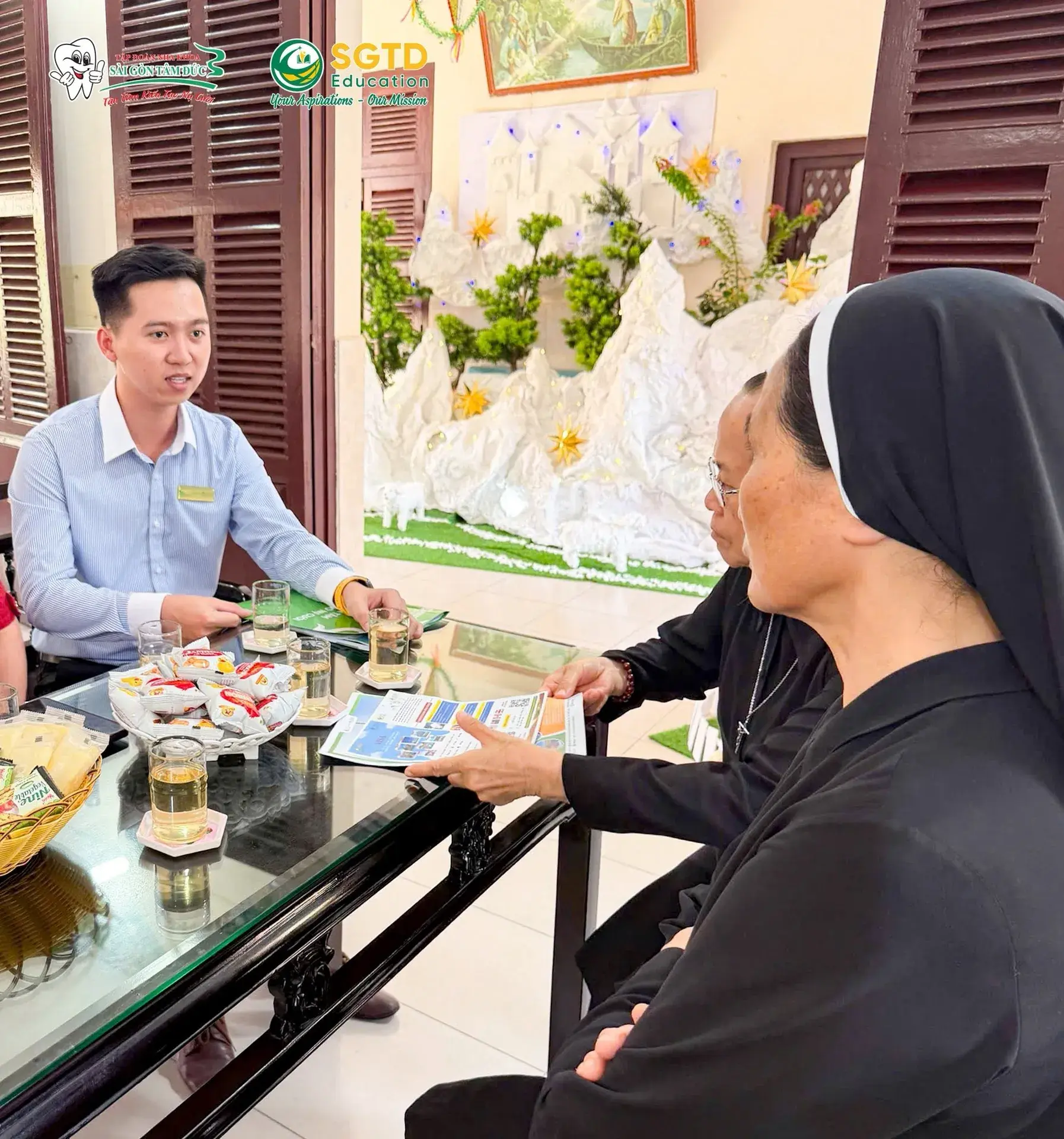 Trang trí Giáng Sinh tại khuôn viên nhà thờ