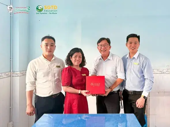 Lãnh đạo địa phương trao đổi về cách đưa thông tin đến phụ huynh và học sinh
