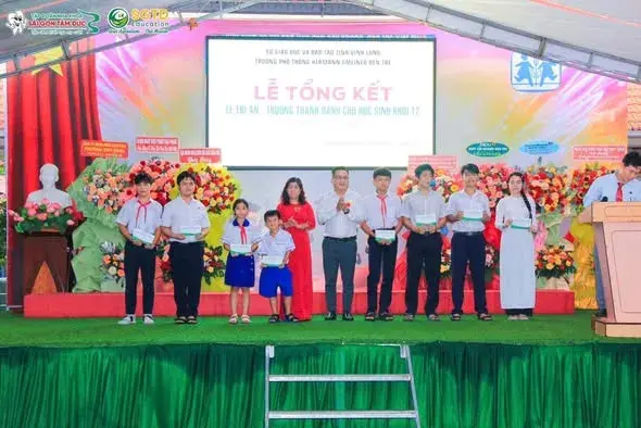 SGTD Education Trao Tặng Học Bổng trong Lễ Tổng Kết