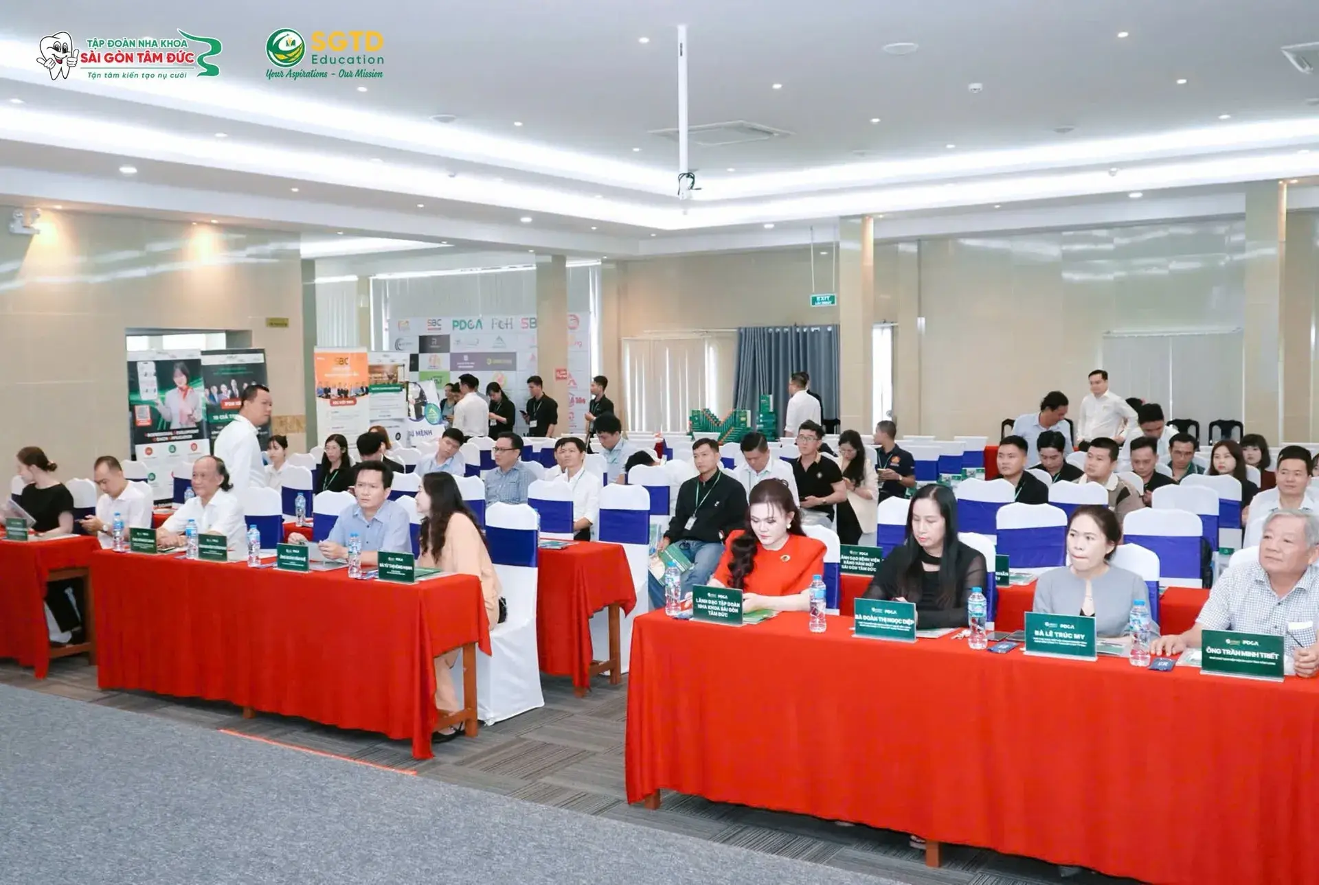 Học viên tập trung theo dõi nội dung khoá học