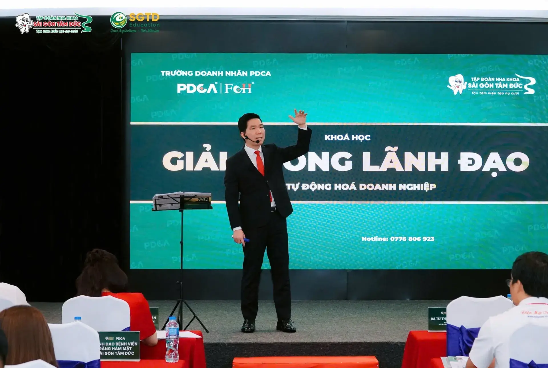 Khoảnh khắc kết nối bên lề chương trình