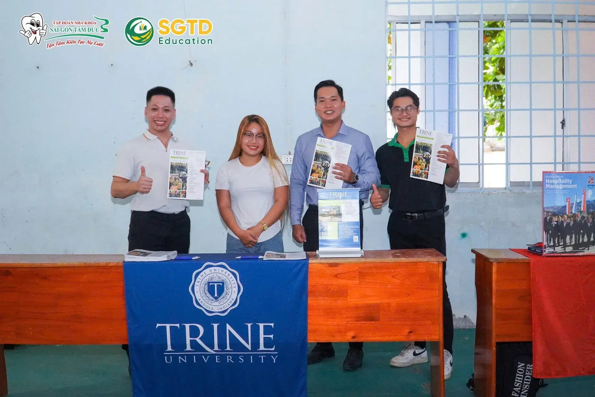 Học sinh tư vấn trực tiếp cùng đại diện trường quốc tế