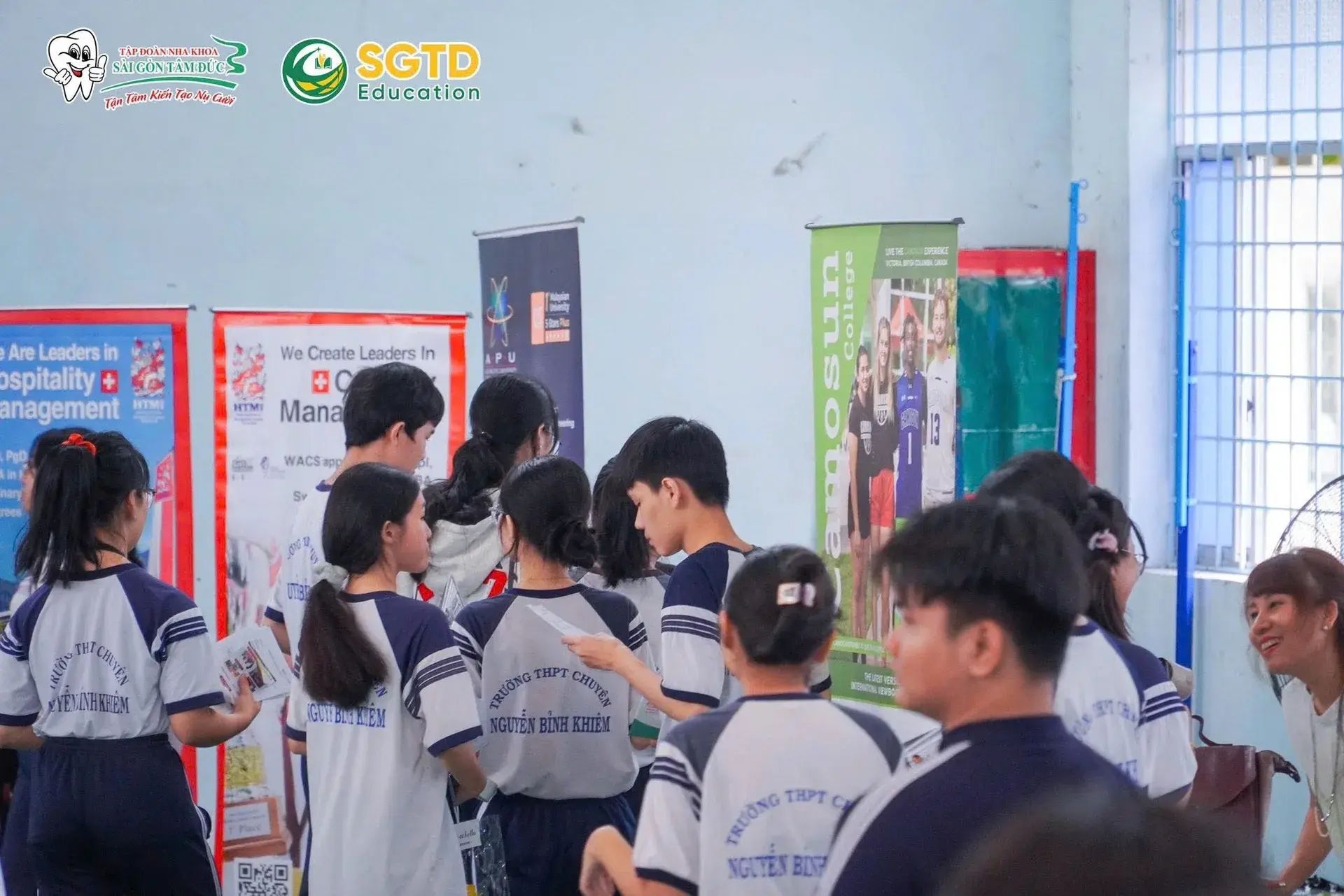 Không khí ngày hội trong sân trường