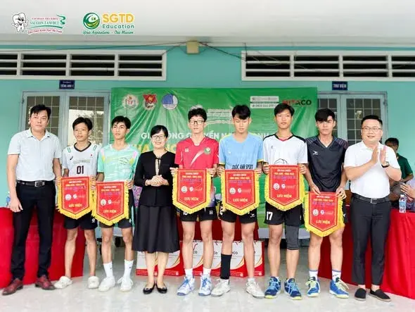 Pha phát bóng mở đầu một trận đấu