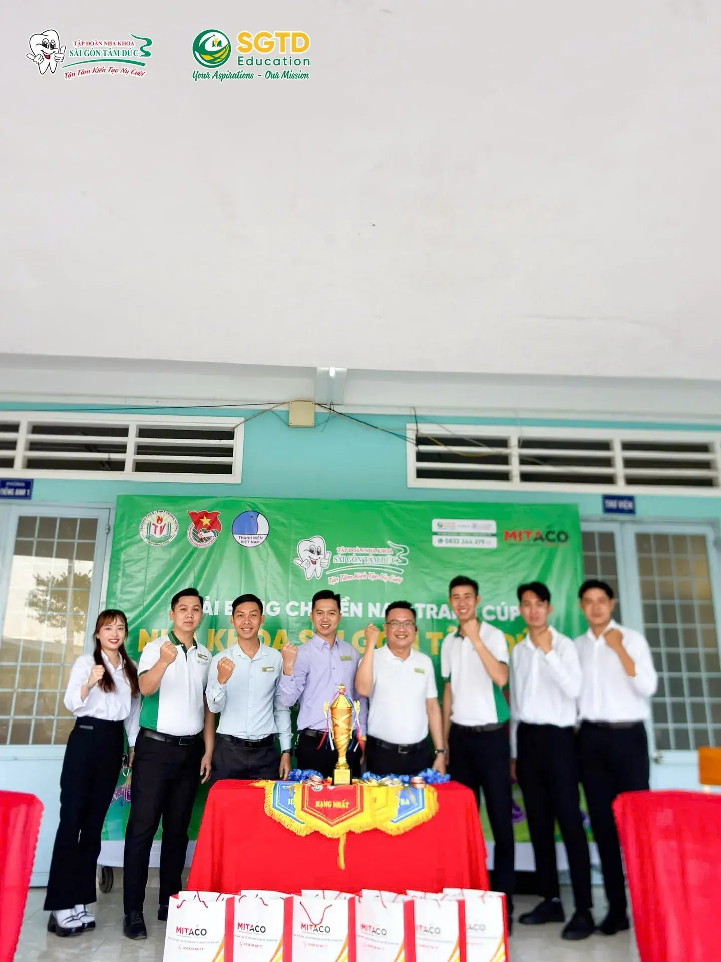 Pha chắn bóng trên lưới