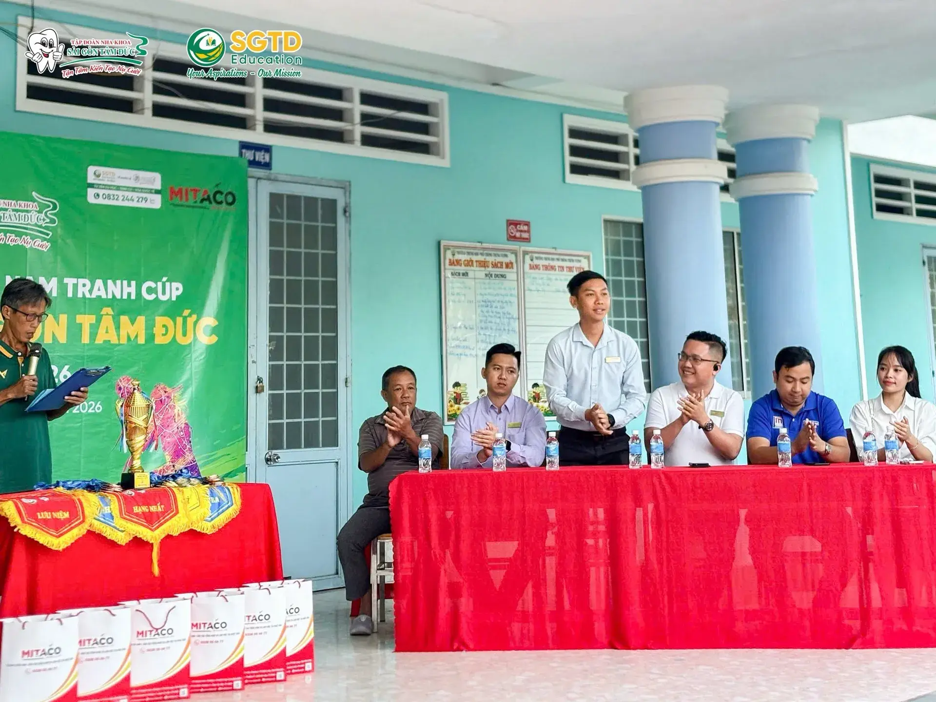 Ban tổ chức chuẩn bị phần trao giải