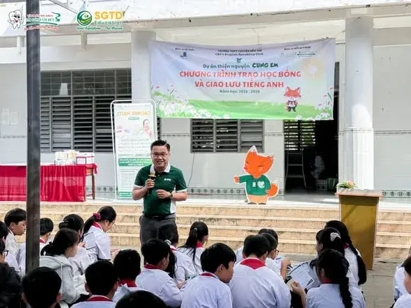 Đại diện hai đơn vị và Ban Giám hiệu nhà trường