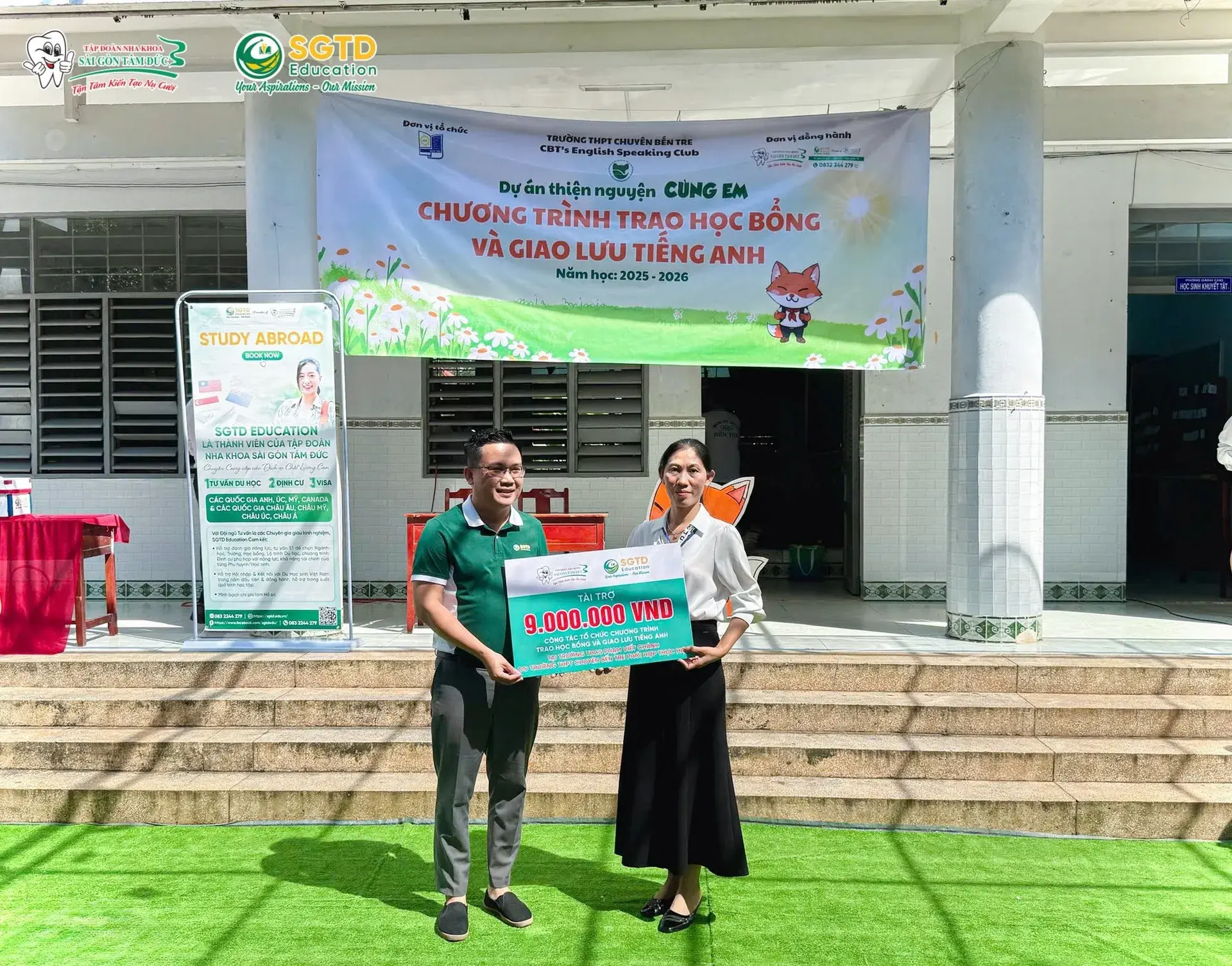 Học sinh tìm hiểu thông tin tại gian giới thiệu