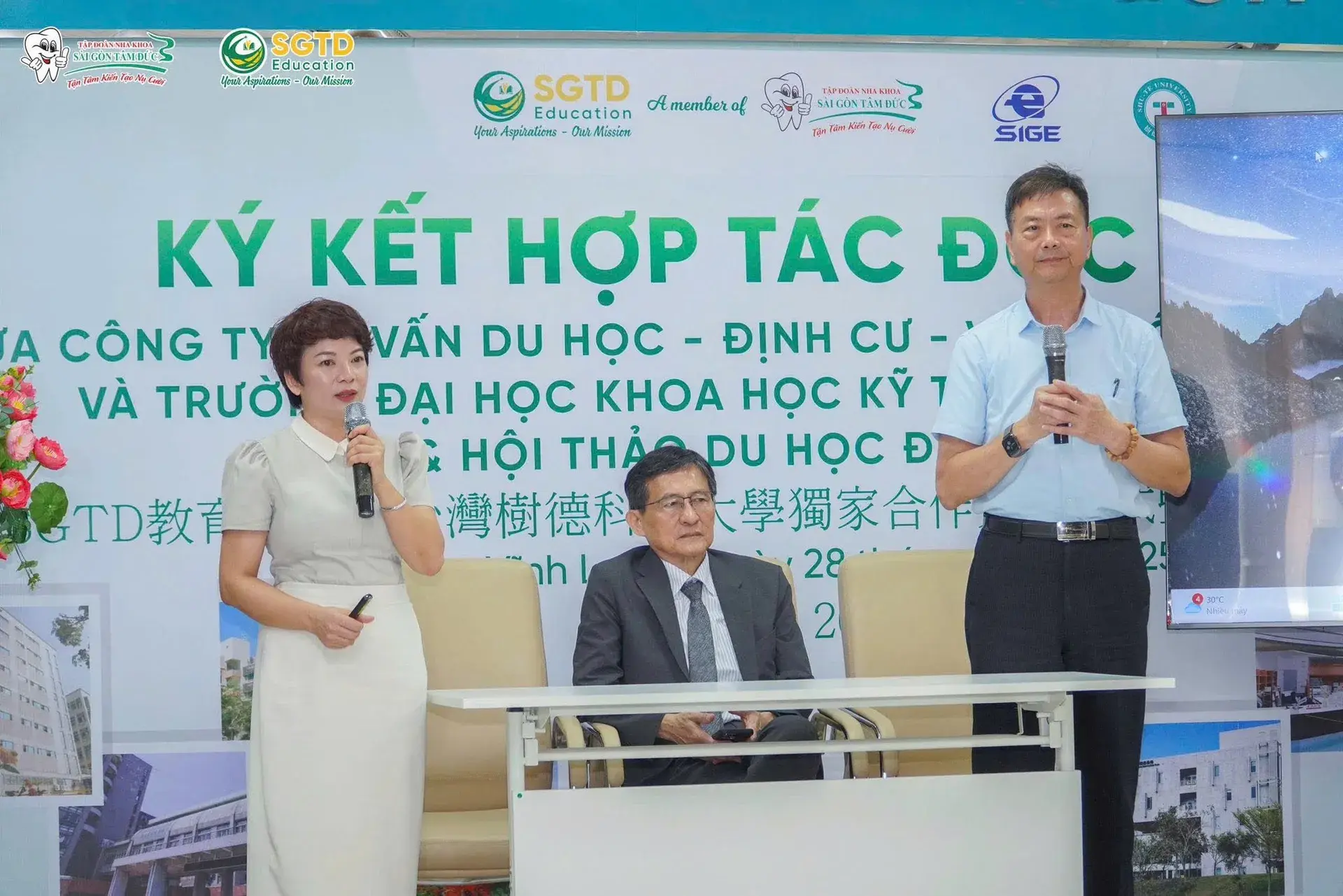 Không khí phấn khởi sau phần nghi thức chính