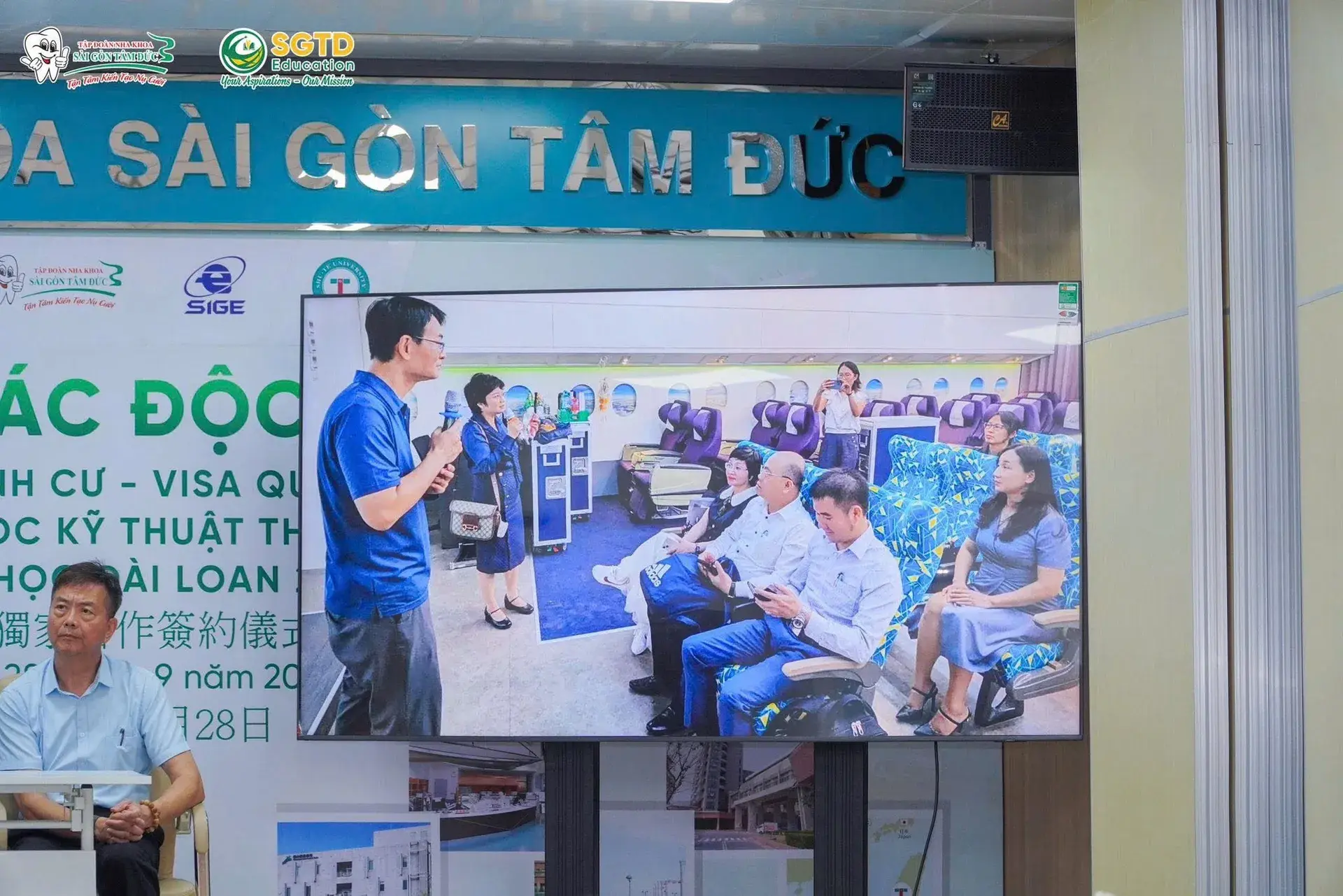 Chương trình chuyển sang phần hội thảo du học