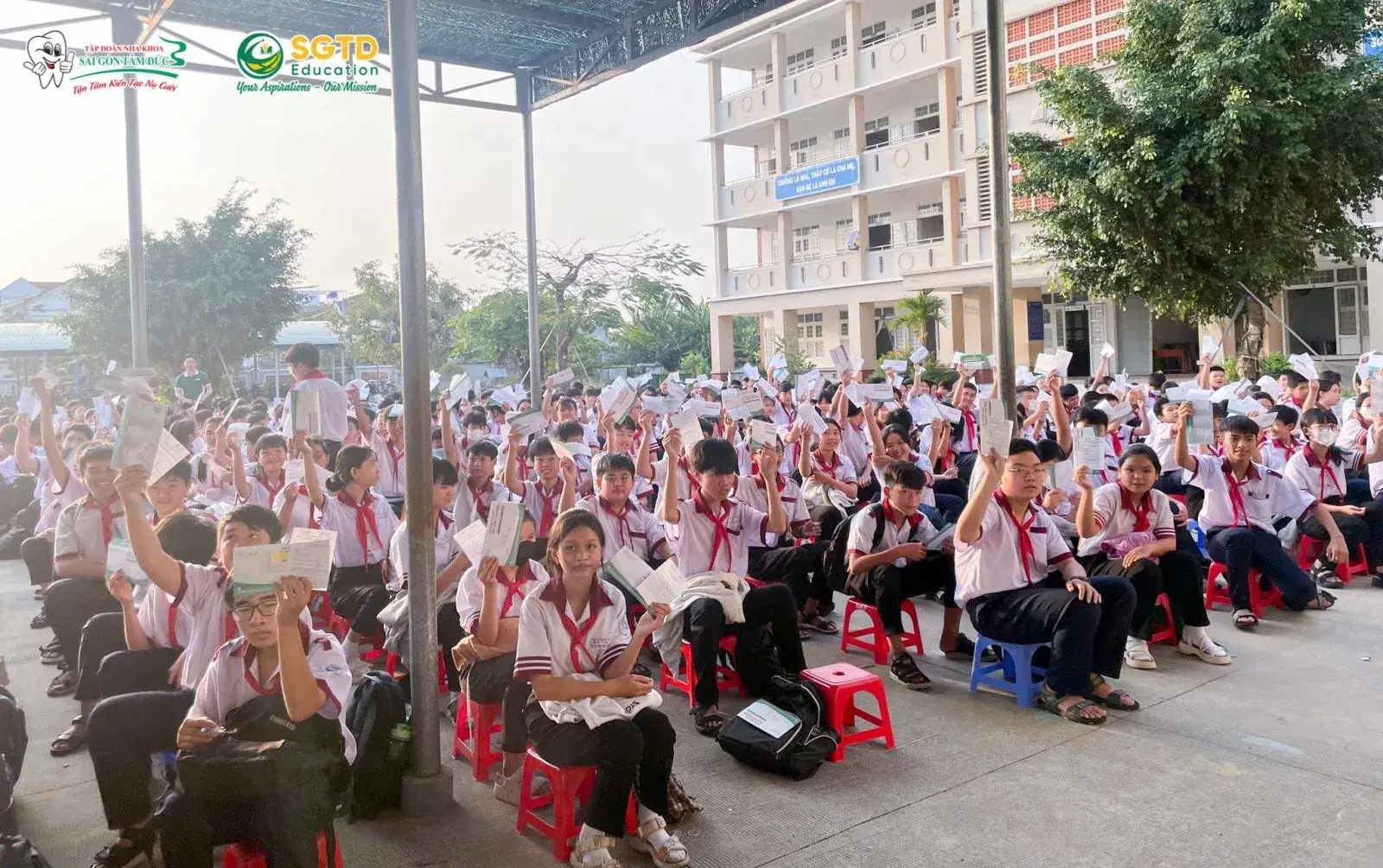 SGTD Education trao tặng học sinh Trường THCS Ba Tri