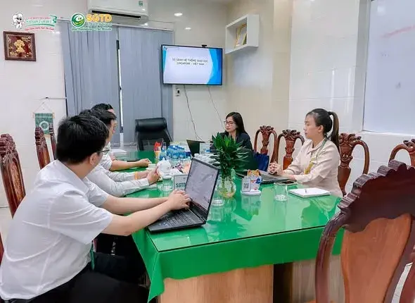 Phần trình bày so sánh hệ thống giáo dục Singapore và Việt Nam