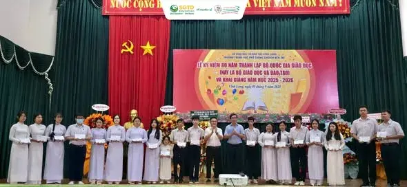 Học sinh dự lễ khai giảng năm học 2025-2026