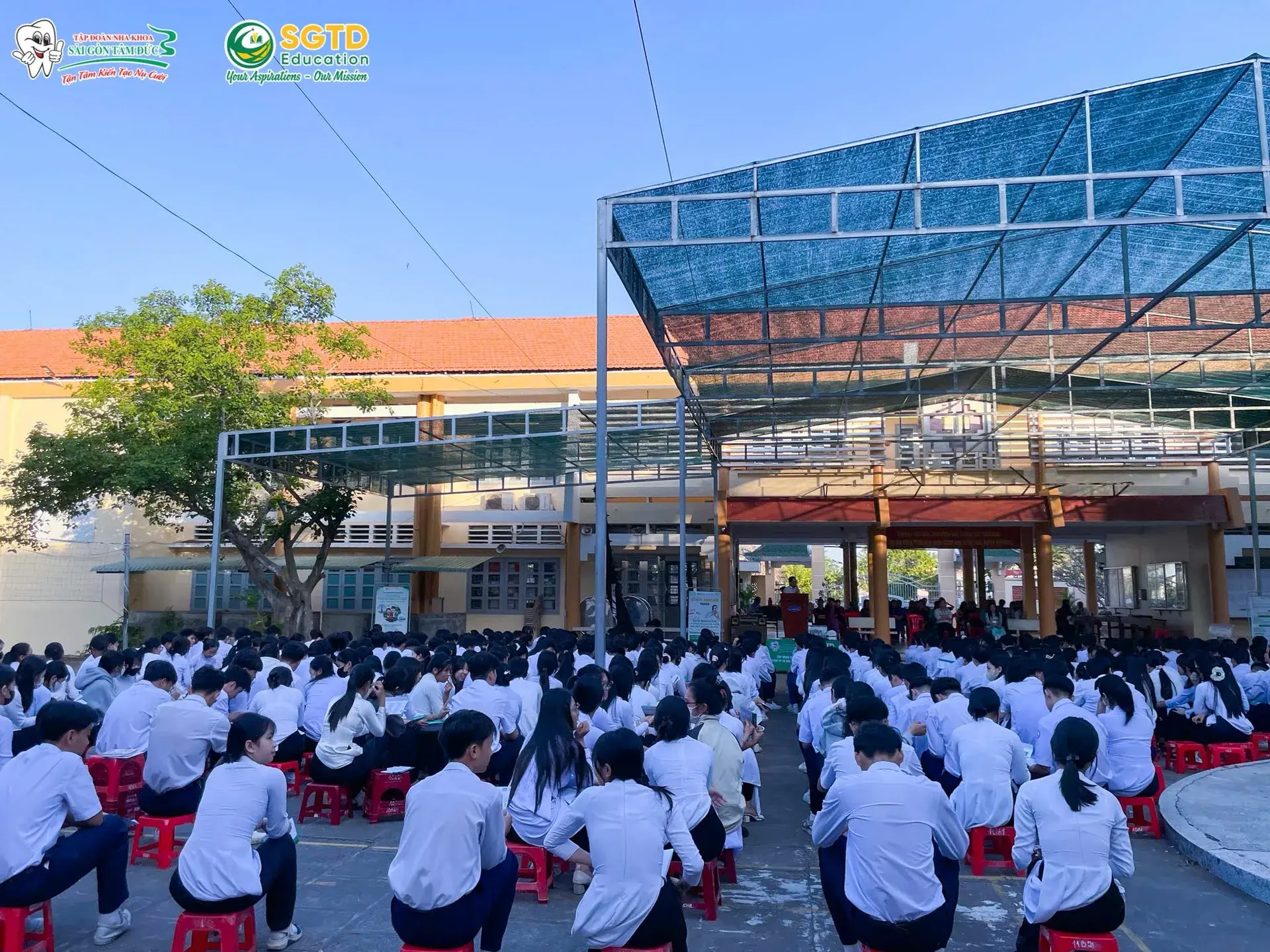 Học sinh THPT Lê Hoàng Chiếu đặt câu hỏi về du học