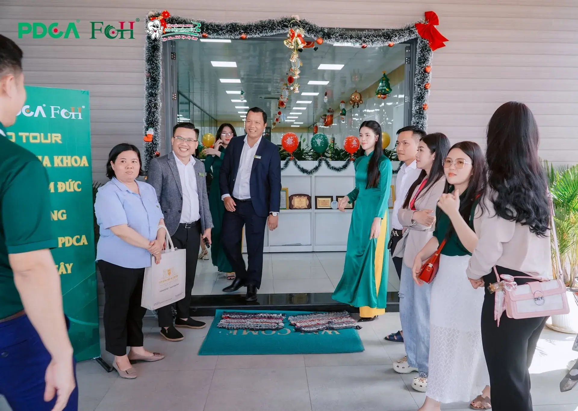 Trao quà lưu niệm giữa hai bên